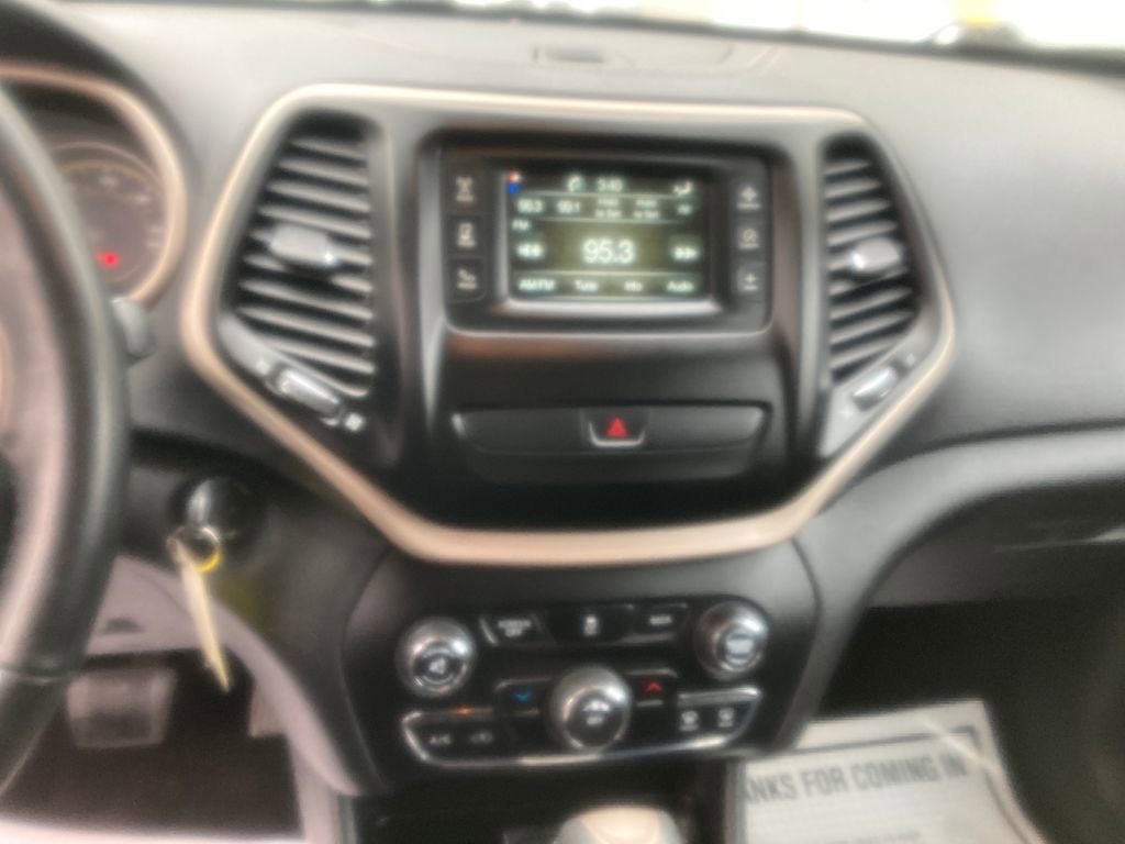 Used 2017 Jeep Cherokee Latitude image 22