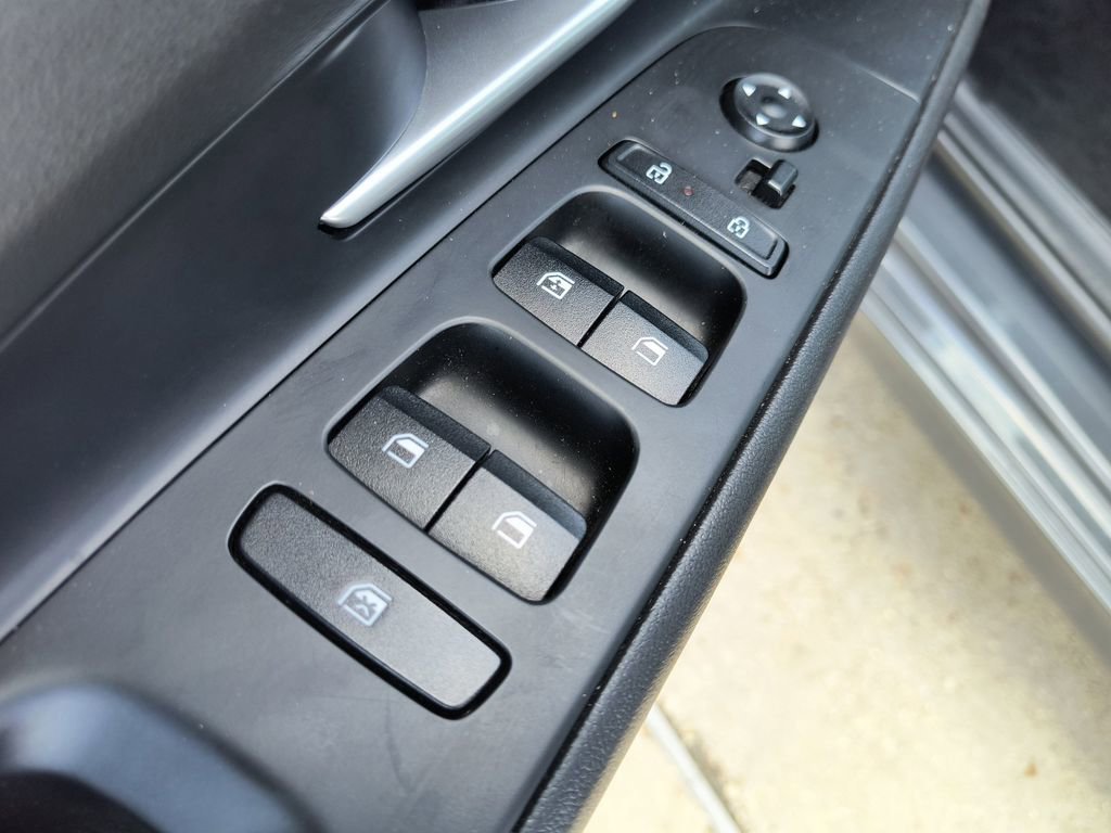 Used 2024 Hyundai Elantra Limited image 20