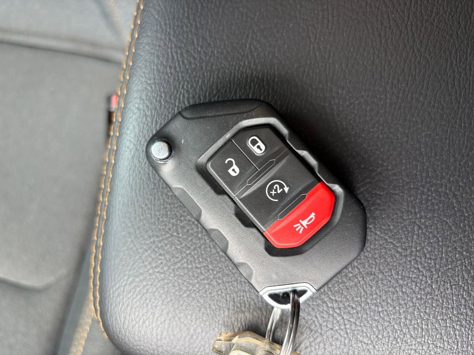 Used 2025 Jeep Wrangler Unlimited Sahara AWD/4WD image 21