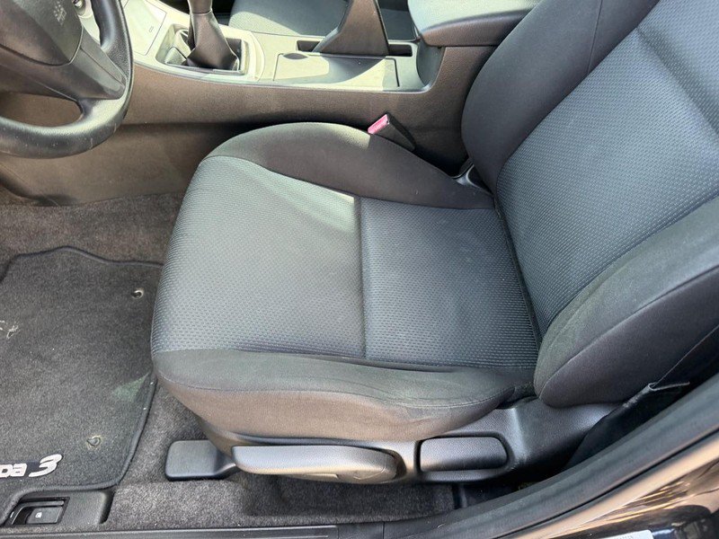 Used 2011 MAZDA MAZDA3 i Sport FWD image 16
