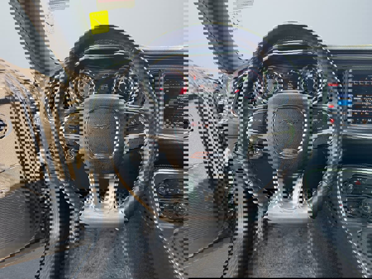 Used 2016 Dodge Challenger SRT image 11