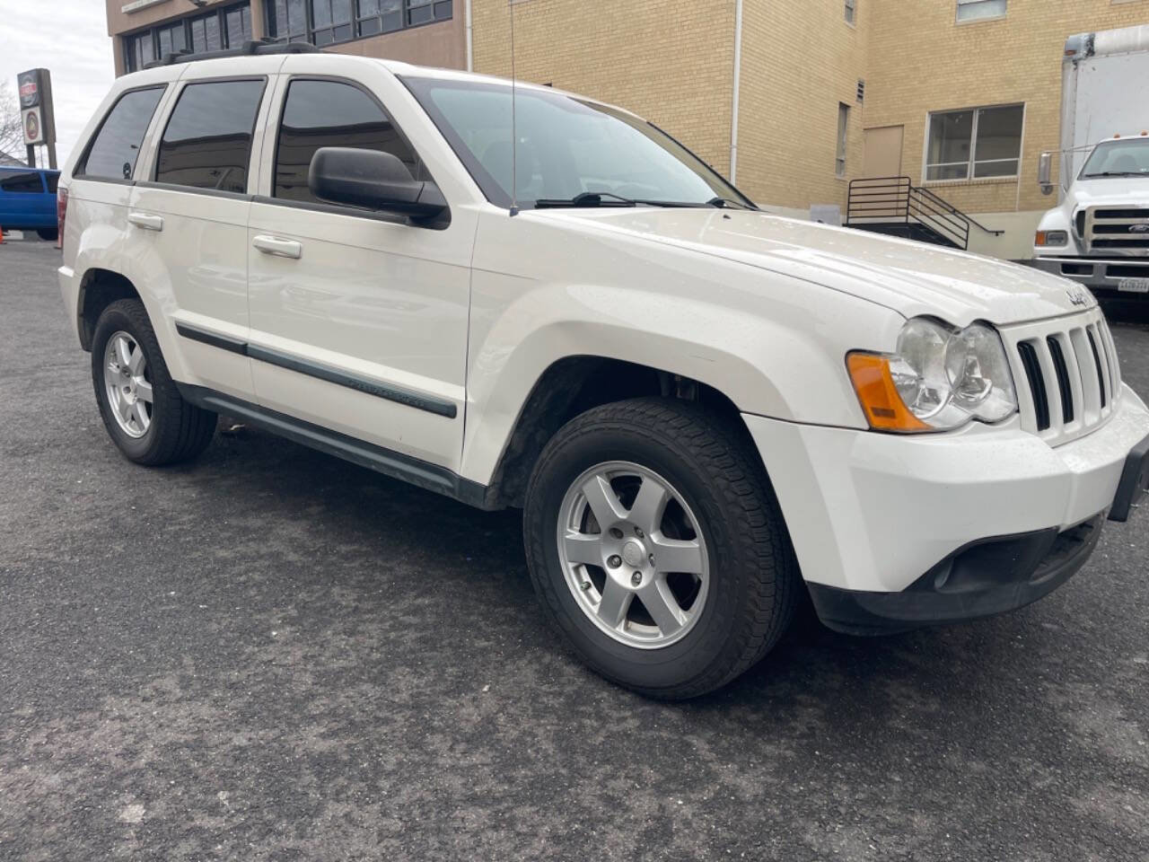 Used 2009 Jeep Grand Cherokee Laredo image 6