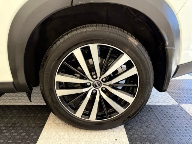 Used 2023 Nissan Pathfinder Platinum AWD/4WD image 11