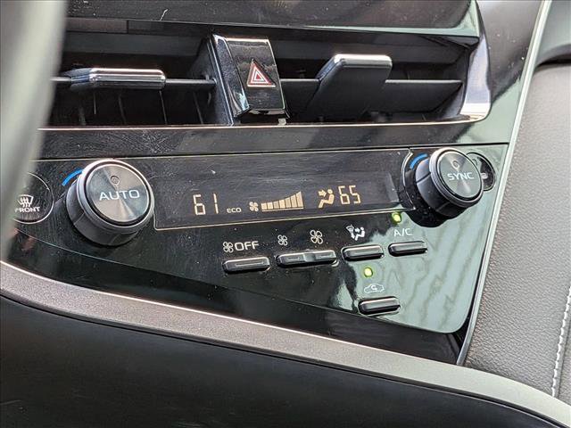 Used 2023 Toyota Camry SE FWD image 7