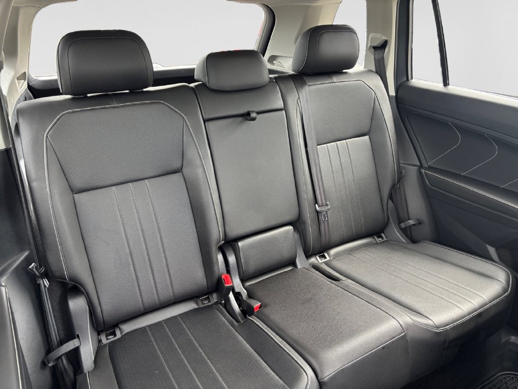 Used 2023 Volkswagen Tiguan SE AWD/4WD image 18