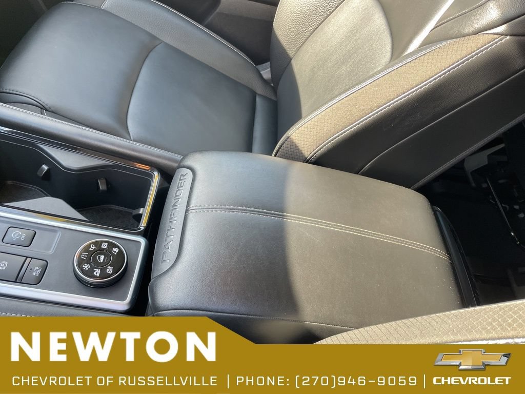 Used 2025 Nissan Pathfinder SL AWD/4WD image 22