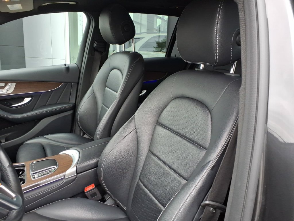 Used 2020 Mercedes-Benz GLC 300 4MATIC image 13