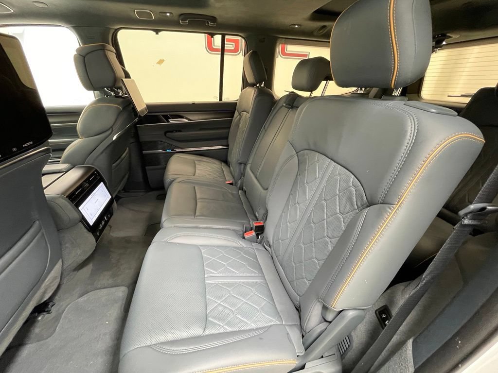 Used 2023 Jeep Grand Wagoneer Series III w/ Rear Seat Video Group 1 AWD/4WD image 13