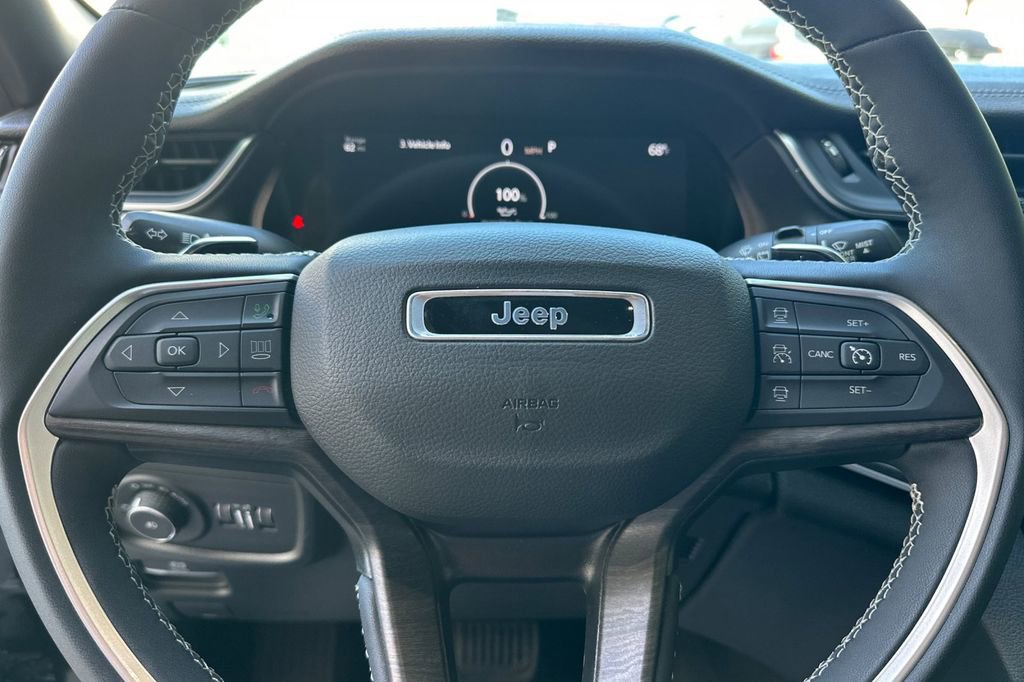 Used 2024 Jeep Grand Cherokee Limited w/ Luxury Tech Group II AWD/4WD image 22