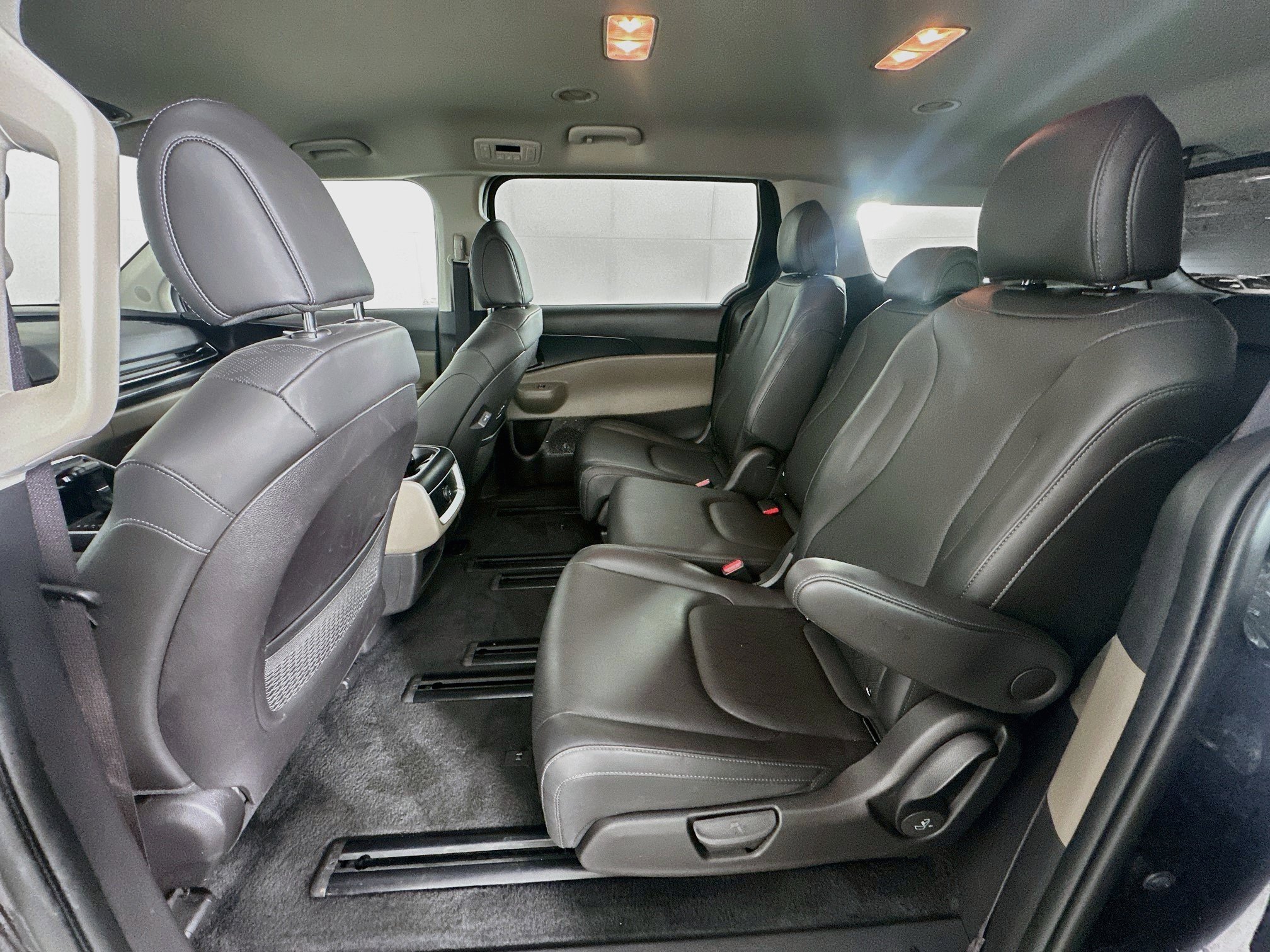 Used 2026 Kia Carnival FWD image 29