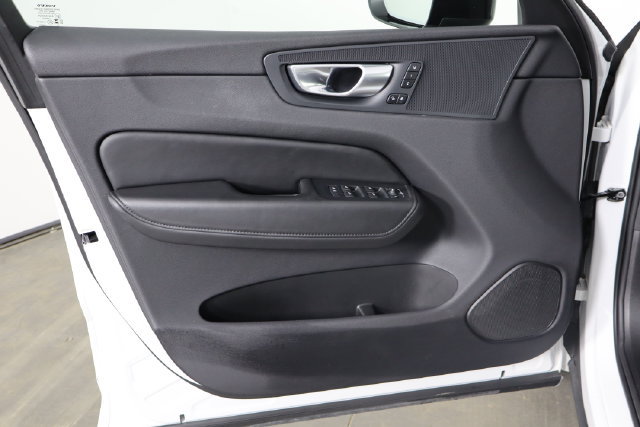 Used 2024 Volvo XC60 B5 Plus AWD/4WD image 17