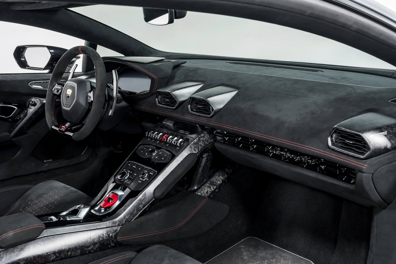 Used 2018 Lamborghini Huracan Performante AWD/4WD image 32