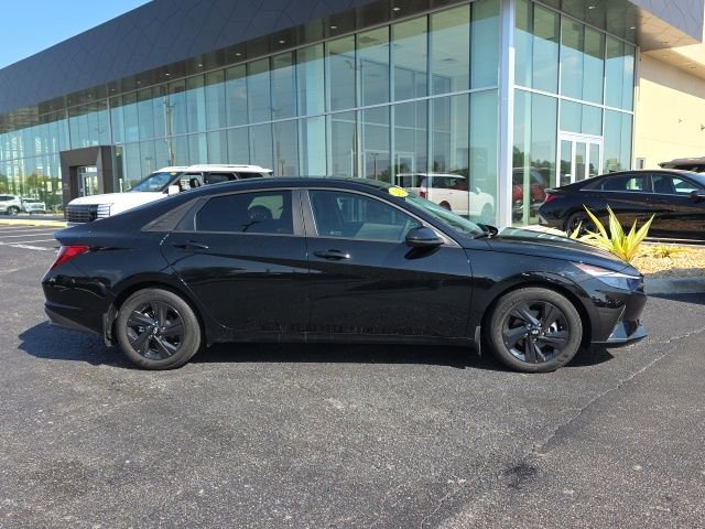 Certified 2023 Hyundai Elantra SEL w/ Cargo Package image 18