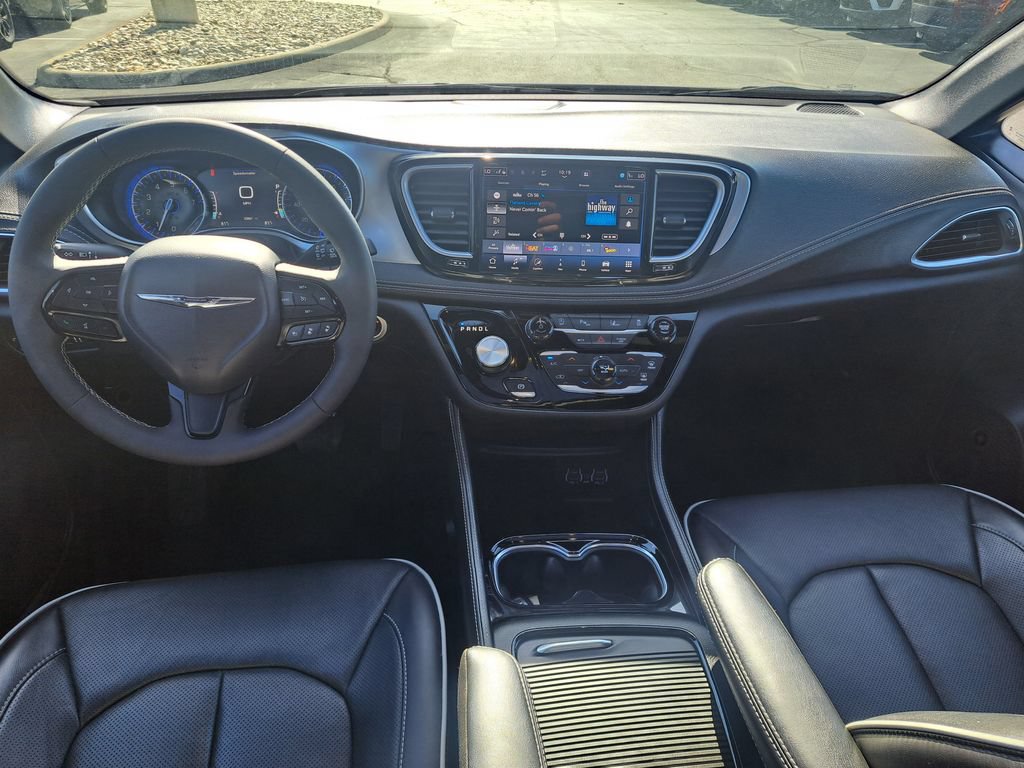 Used 2025 Chrysler Pacifica Limited FWD image 11