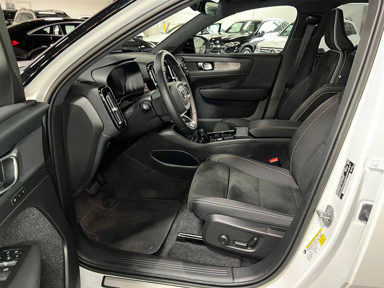 Used 2023 Volvo XC40 Recharge Plus AWD/4WD image 23