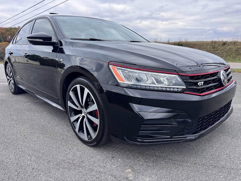 Used 2018 Volkswagen Passat 3.6 image 34