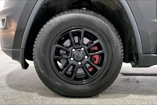 Used 2020 Jeep Grand Cherokee Laredo AWD/4WD image 42