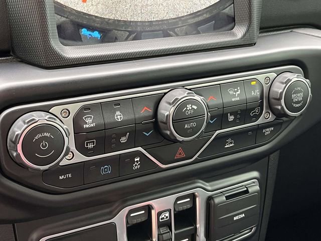 Used 2022 Jeep Wrangler Unlimited Sahara w/ Cold Weather Group AWD/4WD image 31