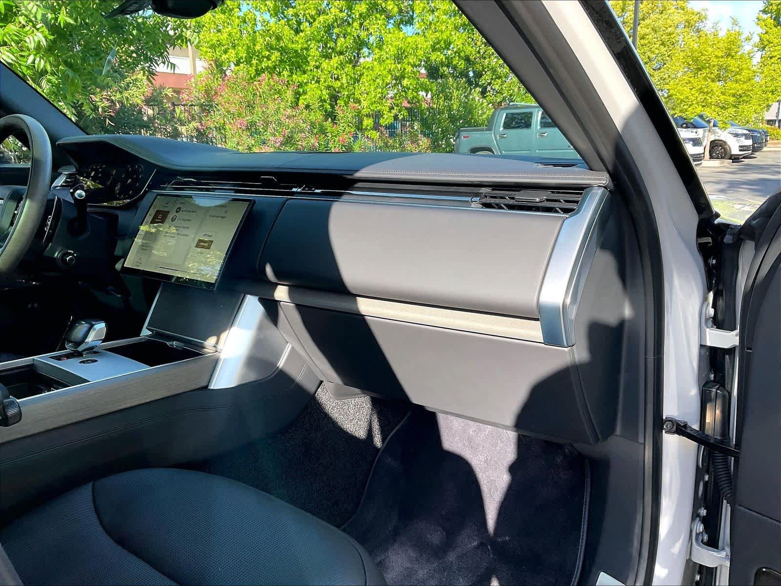 New 2026 Land Rover Range Rover SV AWD/4WD image 28