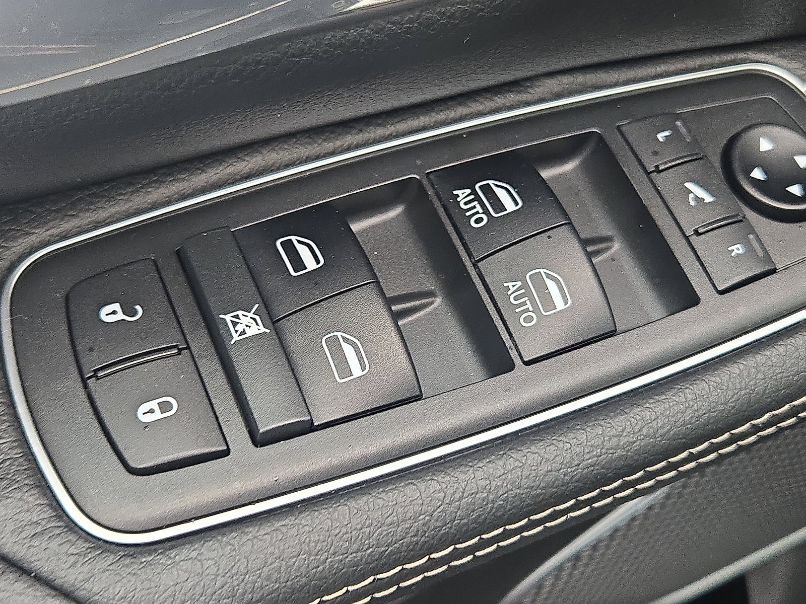 Used 2019 RAM 1500 Laramie image 12