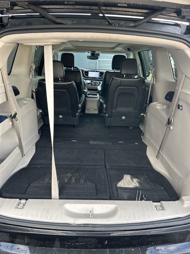 Used 2023 Chrysler Pacifica Limited image 13