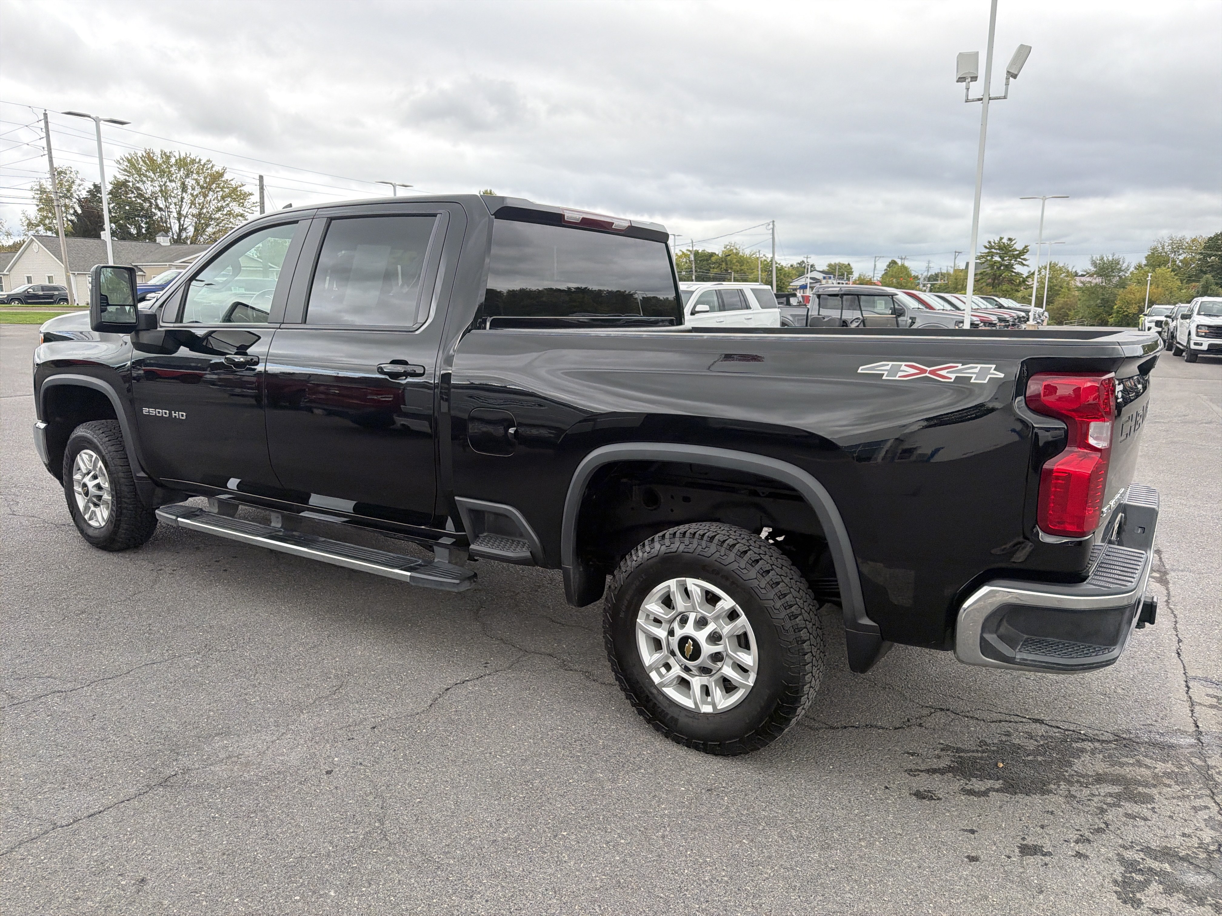 Used 2025 Chevrolet Silverado 2500 LT w/ Convenience Package AWD/4WD image 7