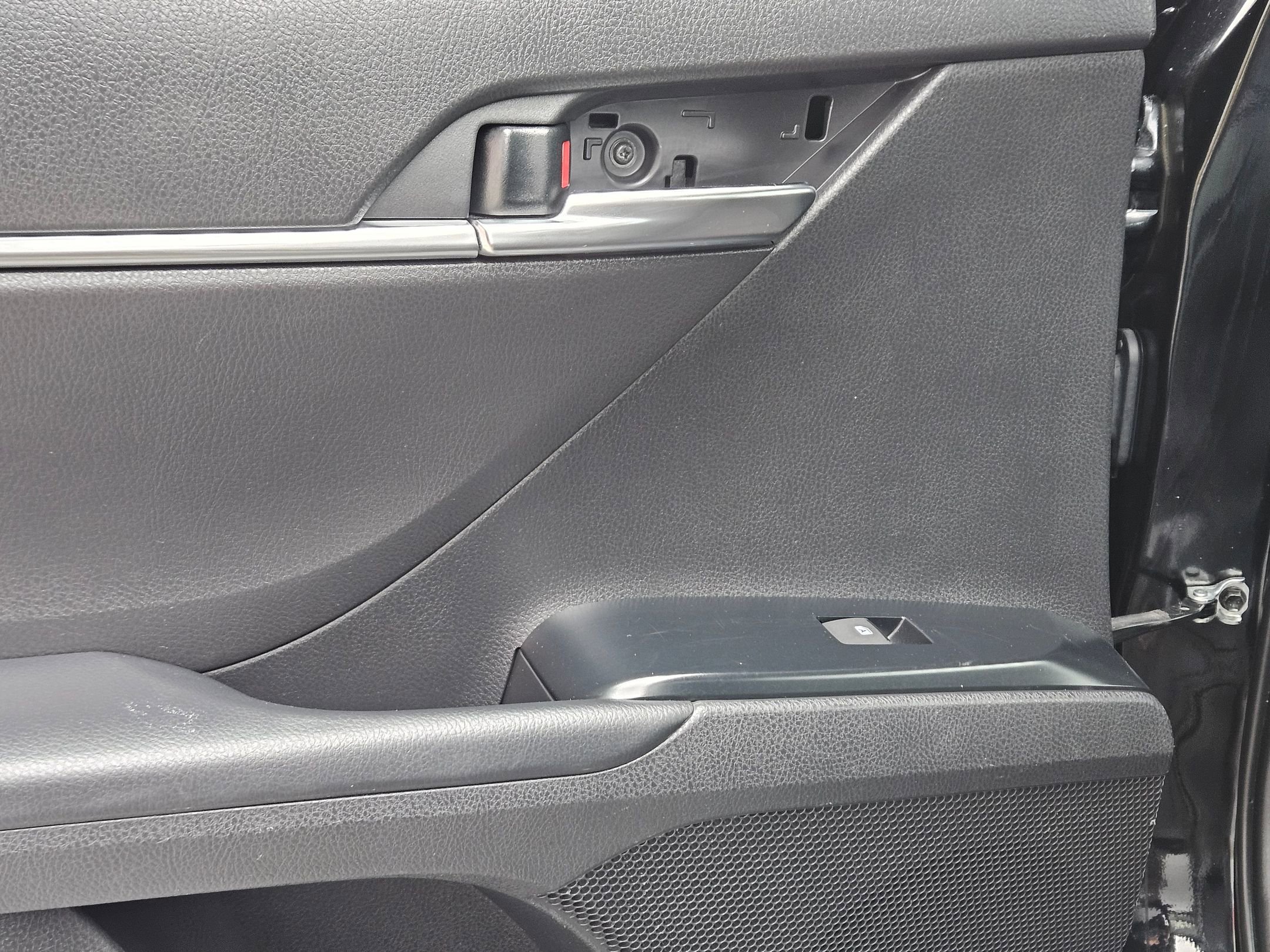 Used 2020 Toyota Camry LE image 23