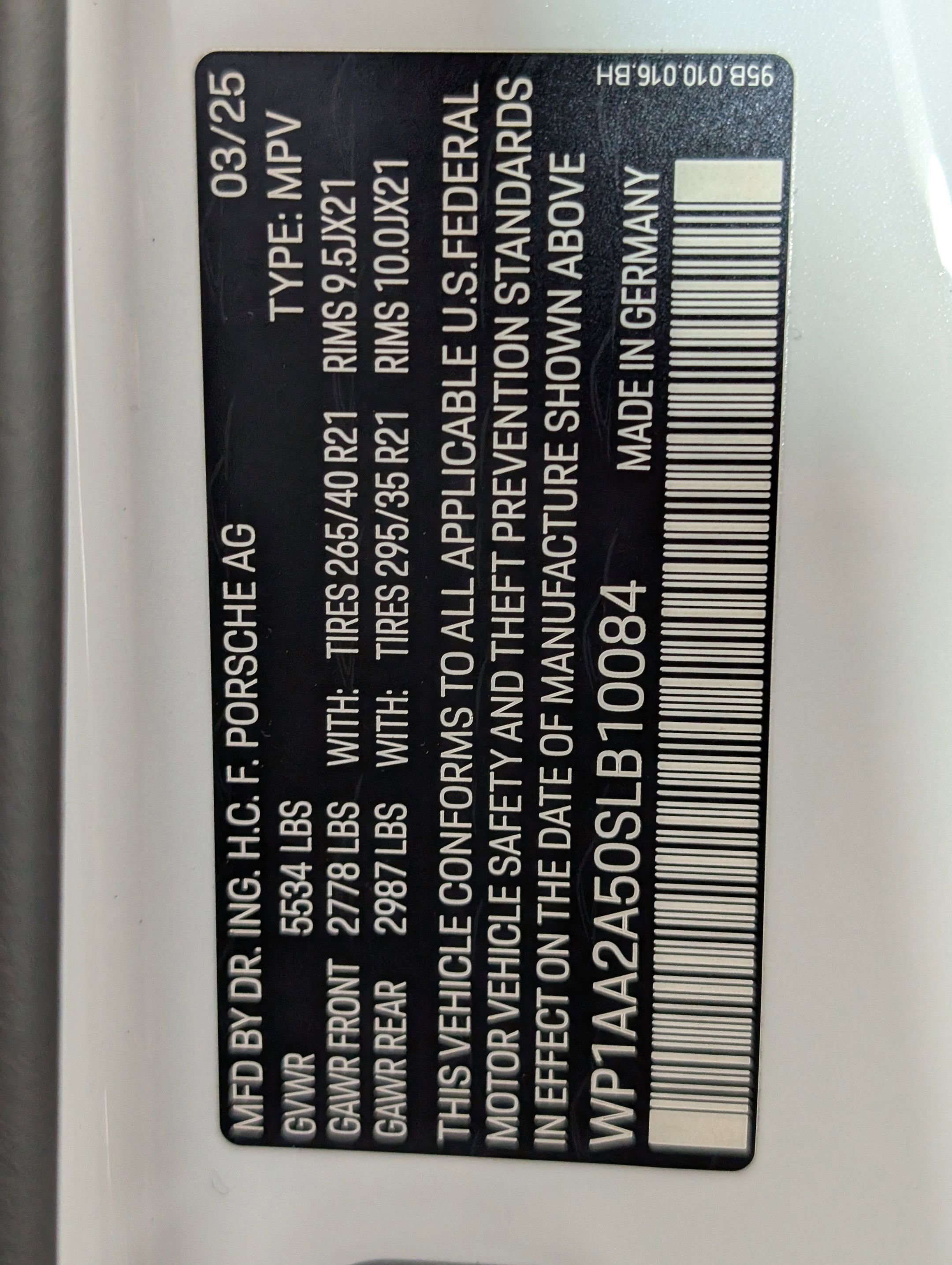 Certified 2025 Porsche Macan image 26