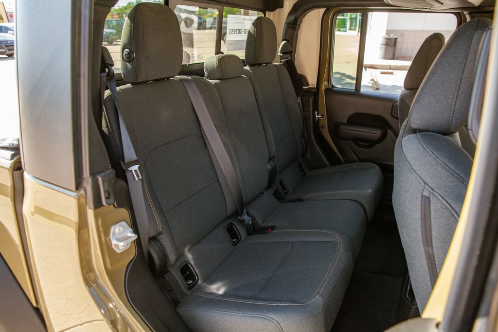 Used 2025 Jeep Gladiator Sport AWD/4WD image 12