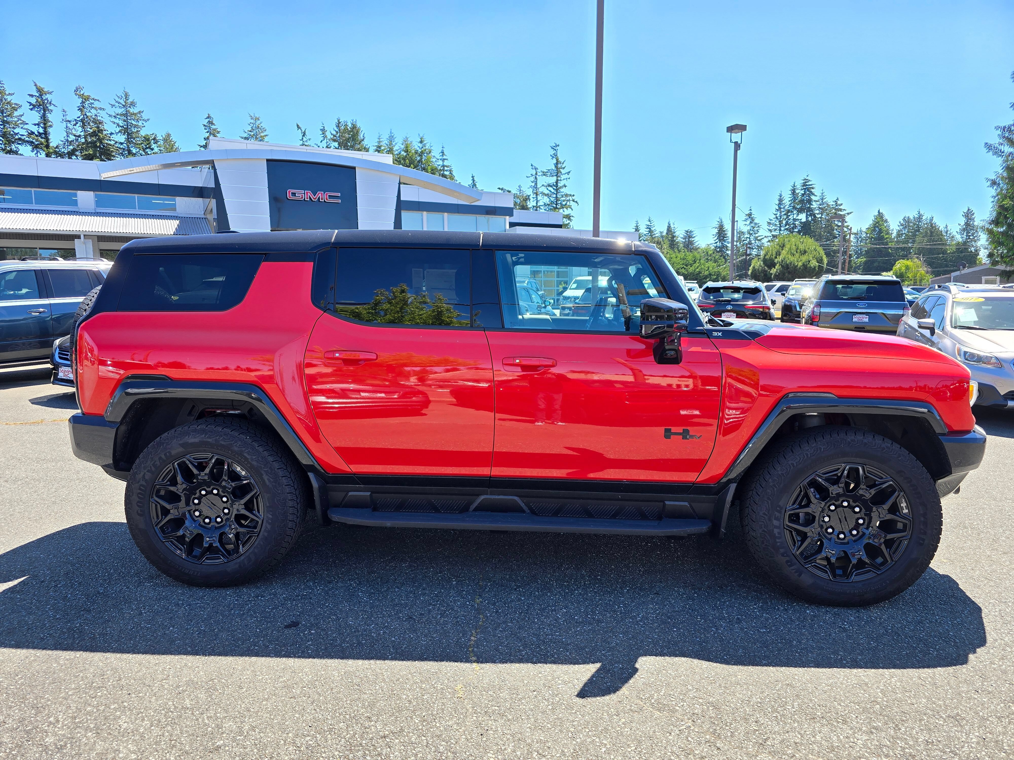 New 2026 GMC Hummer EV SUV w/ LPO, Dark Essentials Package AWD/4WD image 8