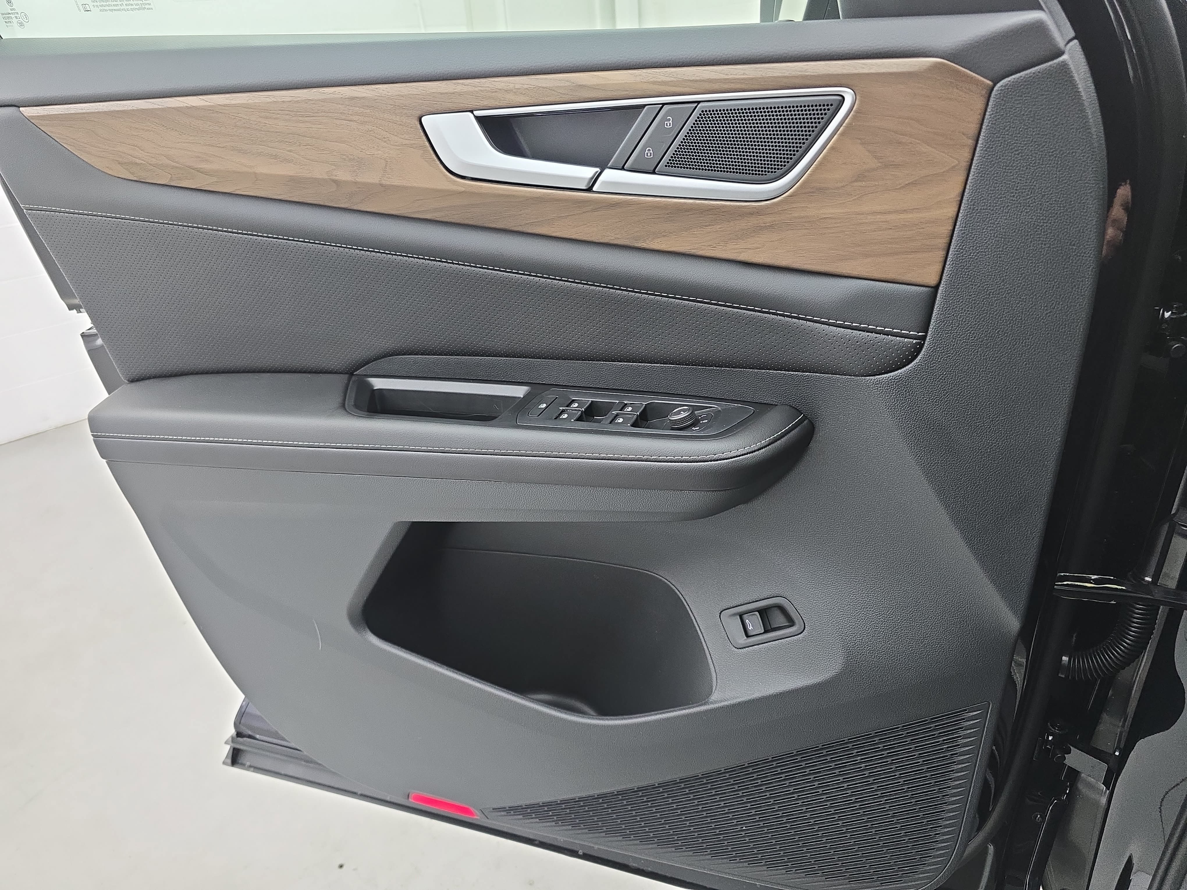 New 2026 Volkswagen Atlas SE FWD image 28