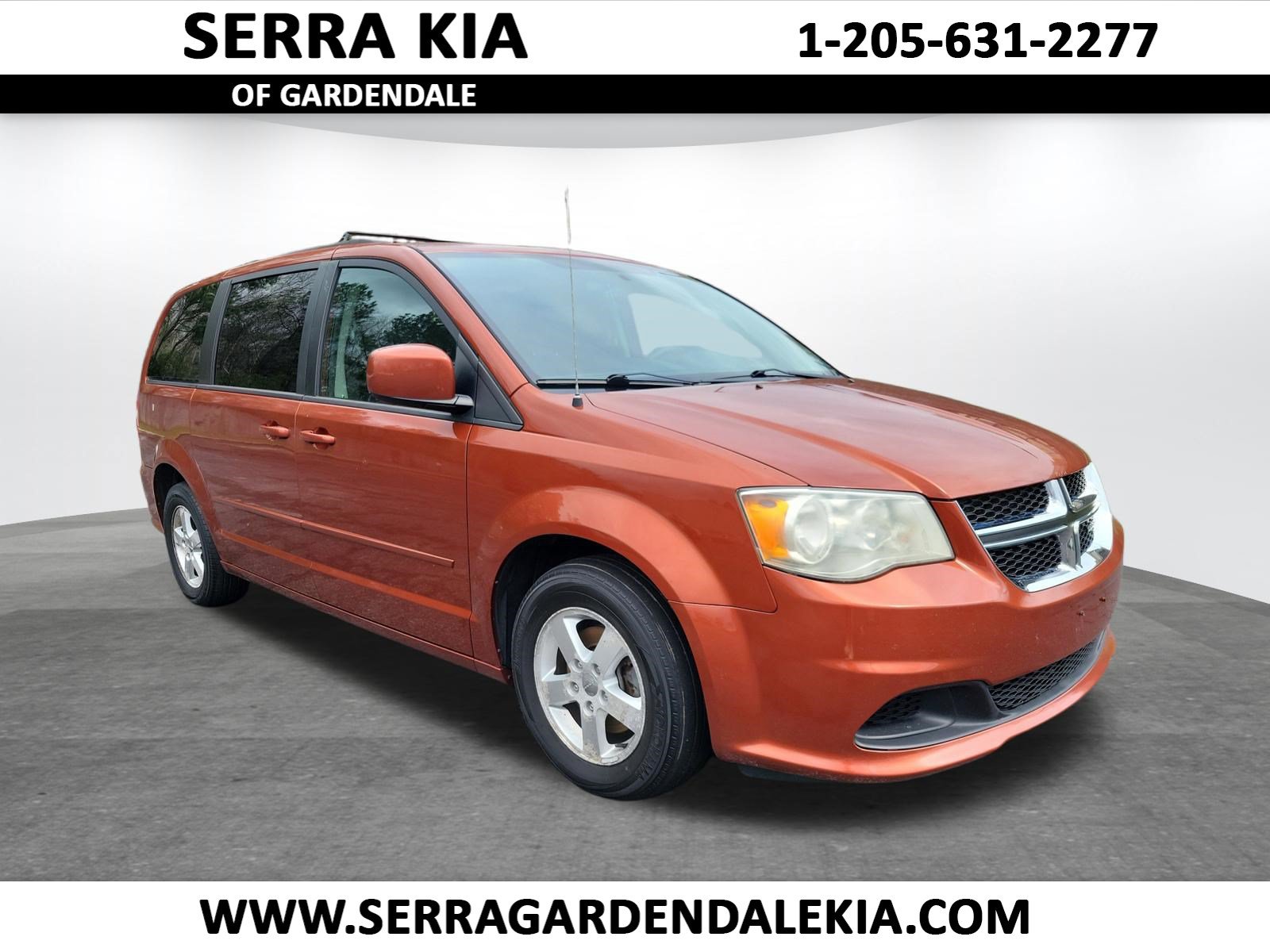 Used 2012 Dodge Grand Caravan SXT FWD image 1