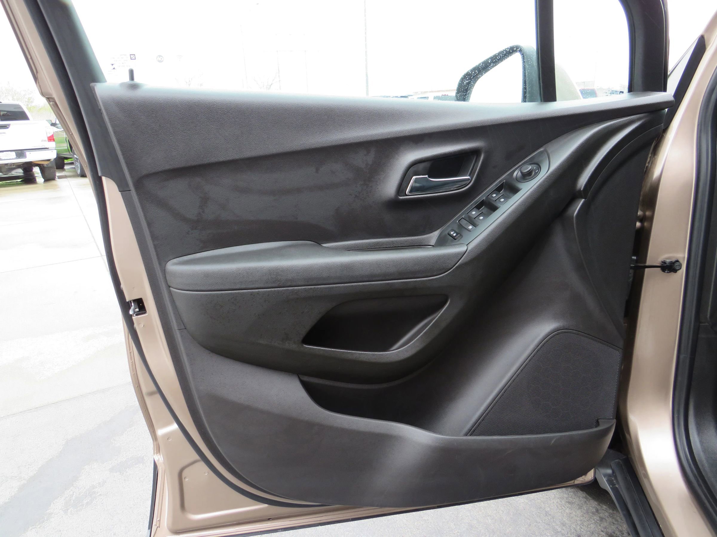 Used 2018 Chevrolet Trax LT w/ LT Convenience Package image 35