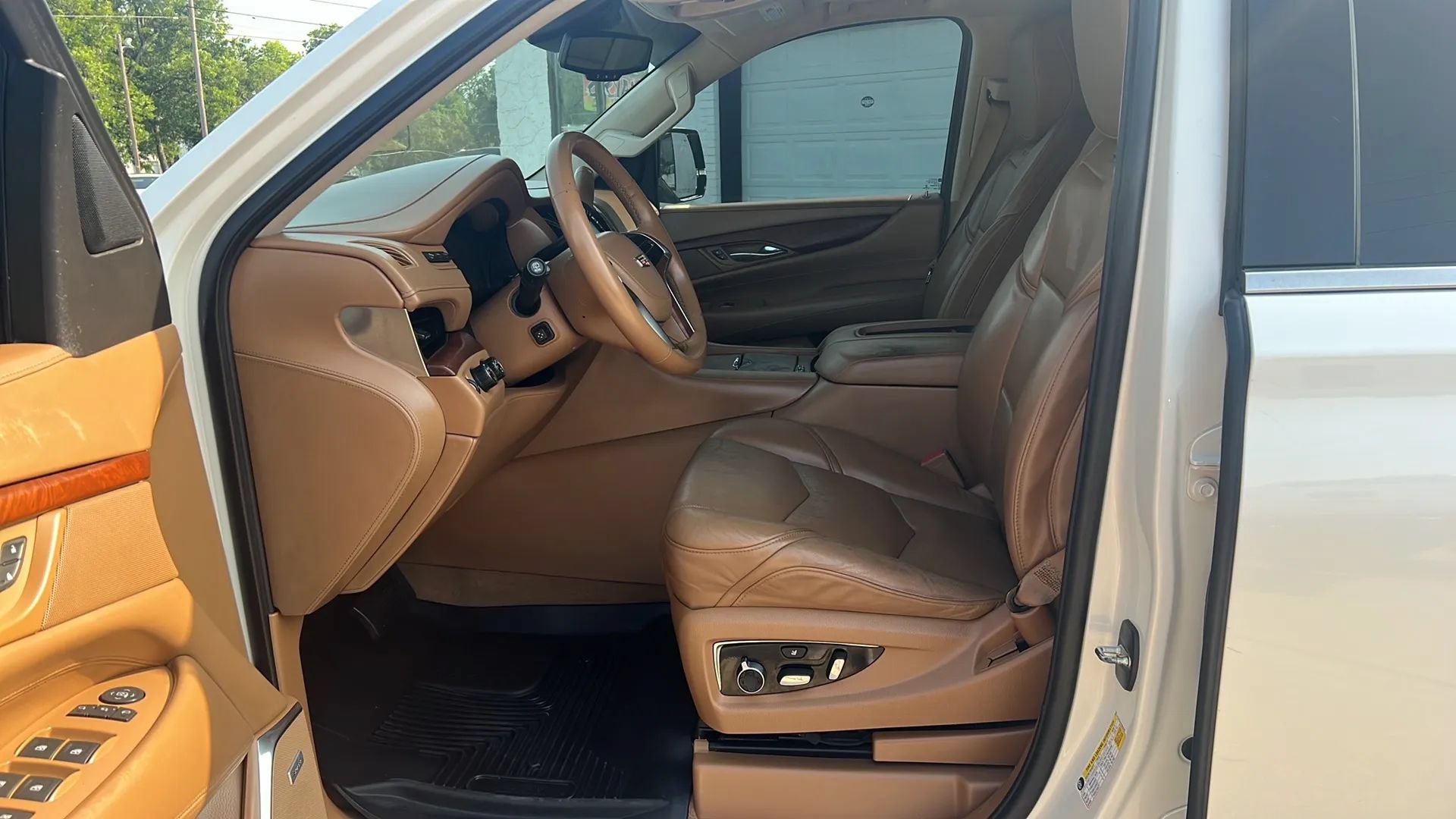 Used 2015 Cadillac Escalade ESV Platinum AWD/4WD image 7