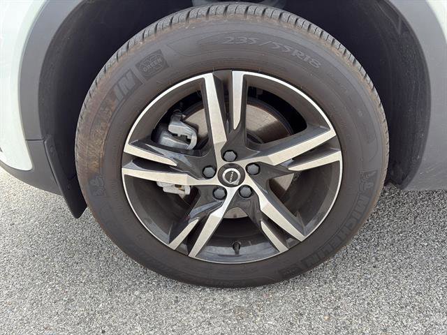 Used 2025 Volvo XC40 B5 Core w/ Protection Package AWD/4WD image 9