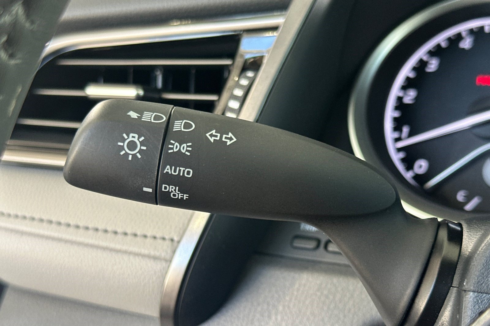 Used 2024 Toyota Camry XLE AWD/4WD image 31