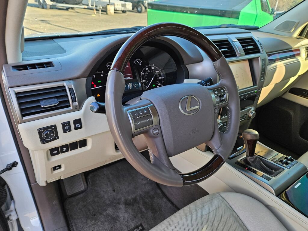 Used 2014 Lexus GX 460 w/ Premium Package image 16