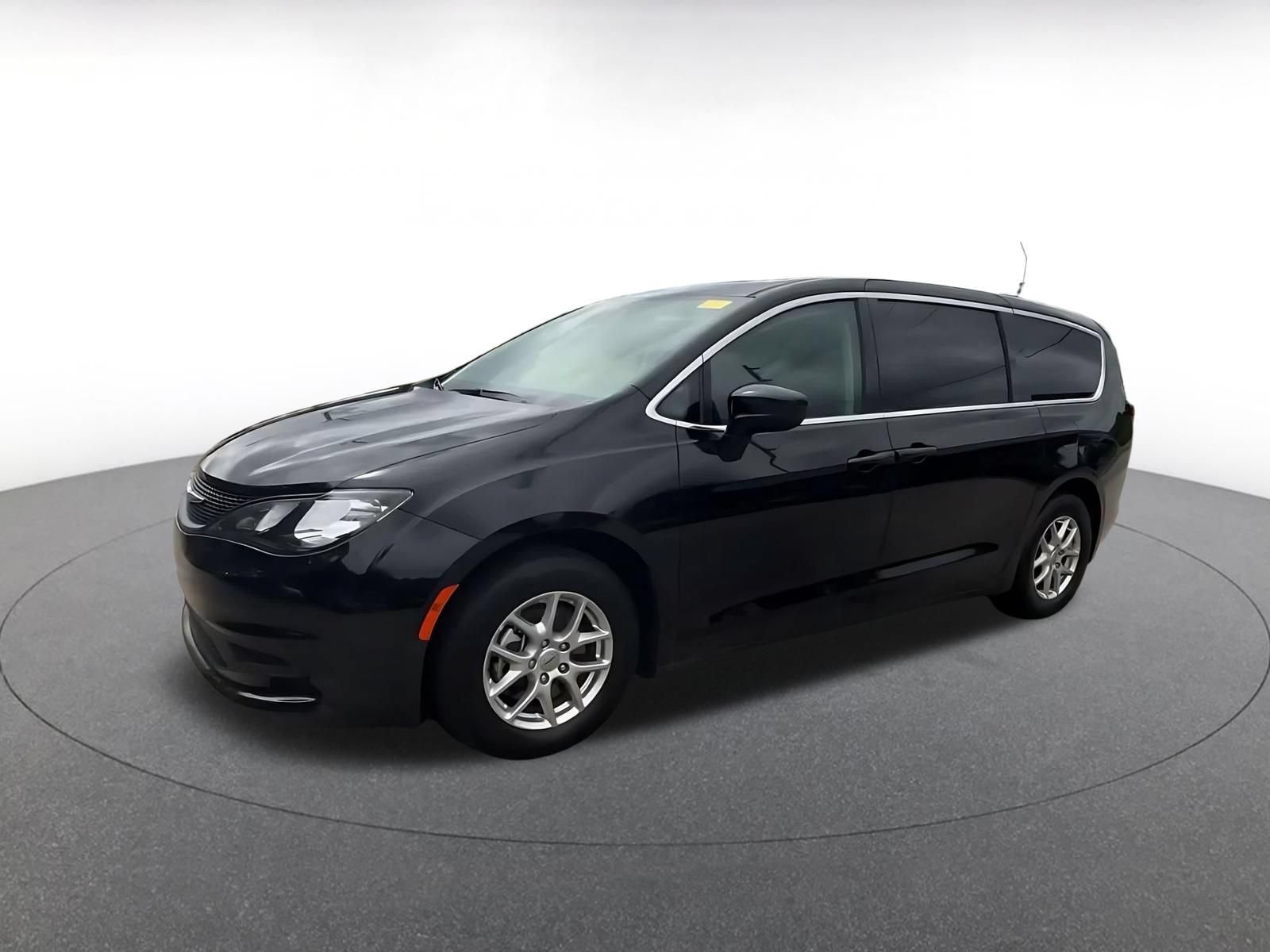 Used 2024 Chrysler Voyager LX FWD image 7