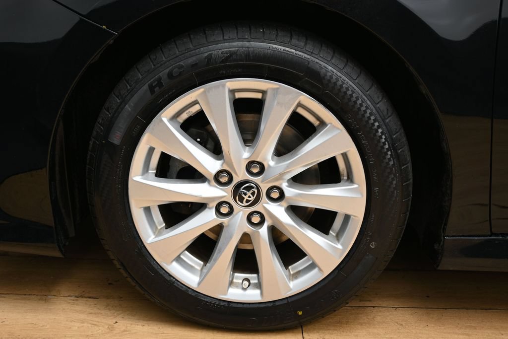 Used 2018 Toyota Camry LE FWD image 11