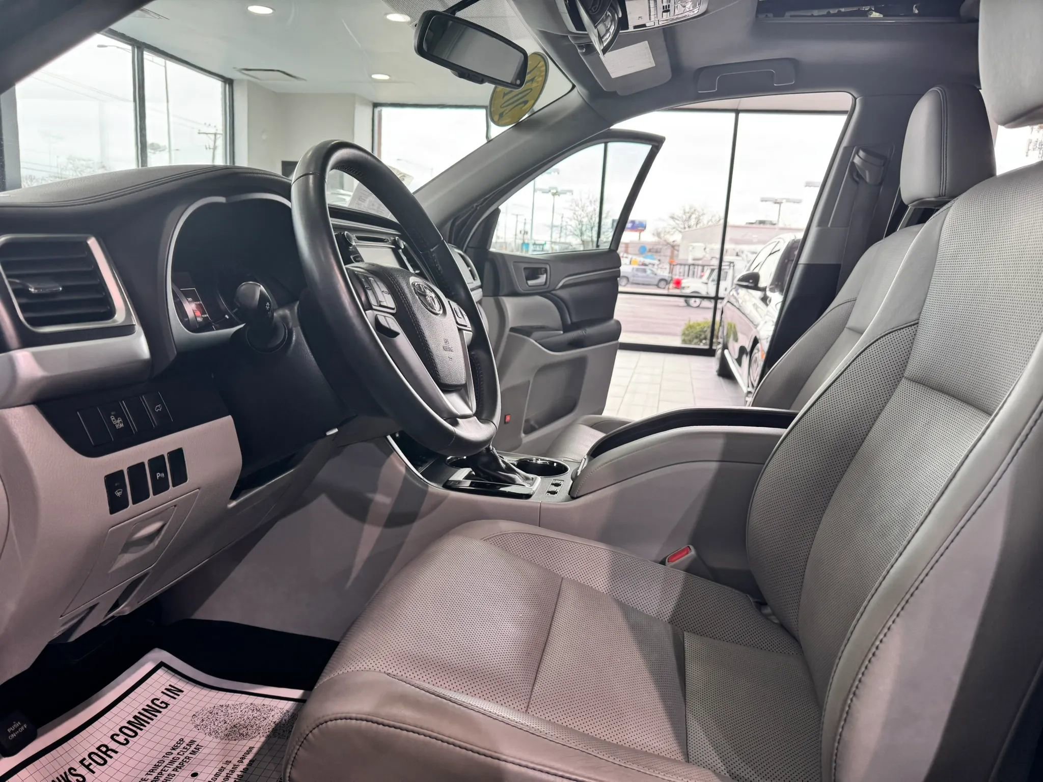 Used 2016 Toyota Highlander Limited AWD/4WD image 9