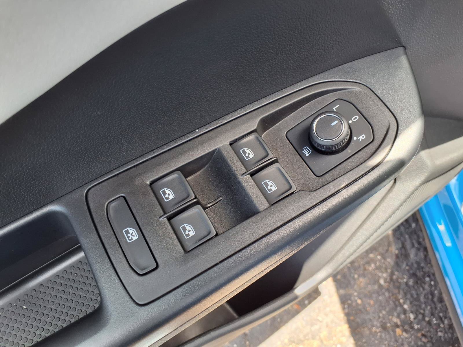New 2026 Volkswagen Taos SE FWD image 8