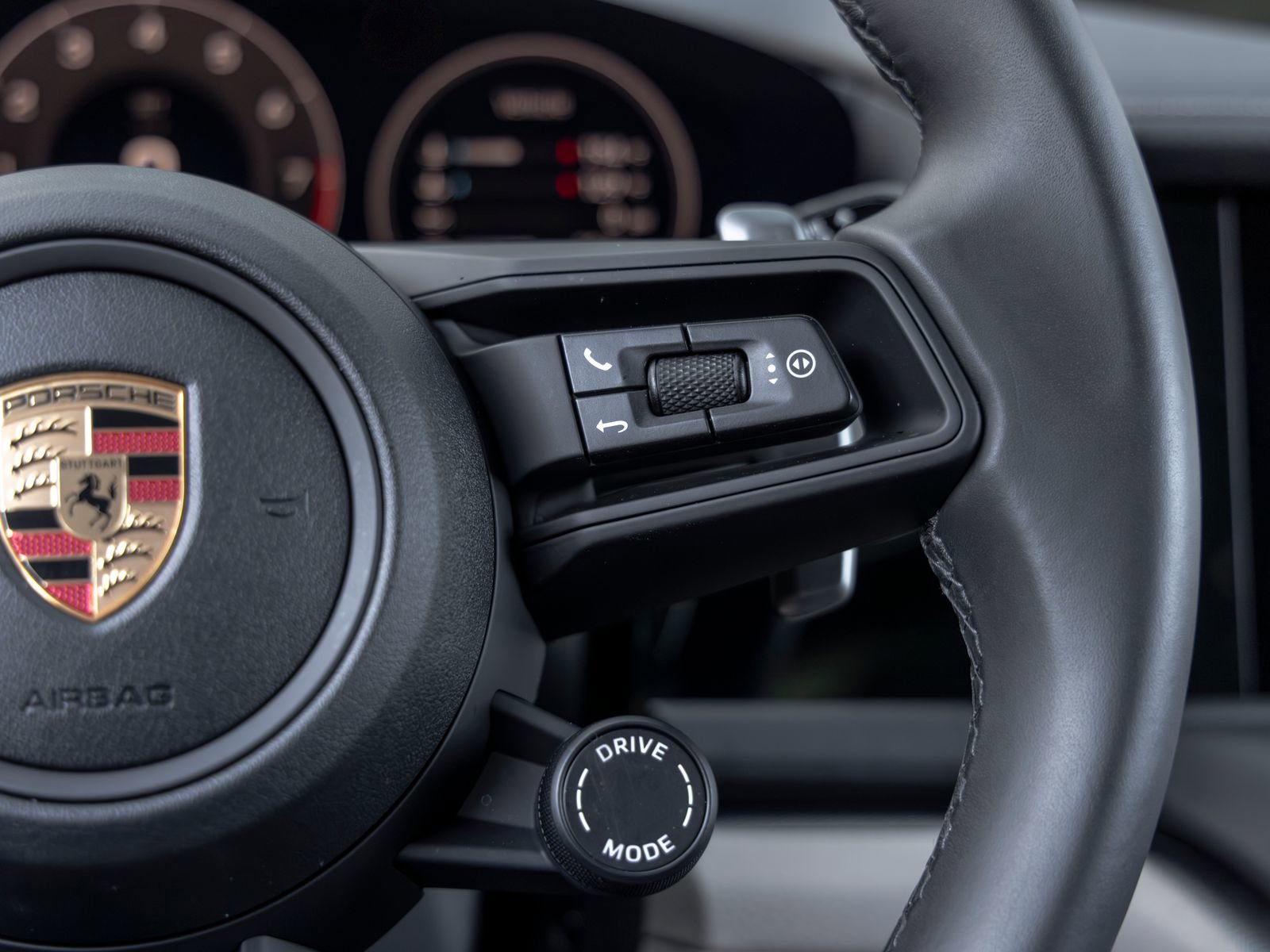 Certified 2025 Porsche Panamera RWD image 32