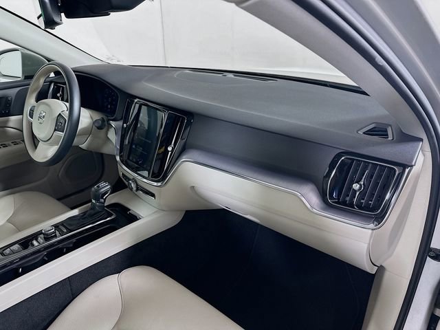 Used 2020 Volvo S60 T6 Momentum image 29