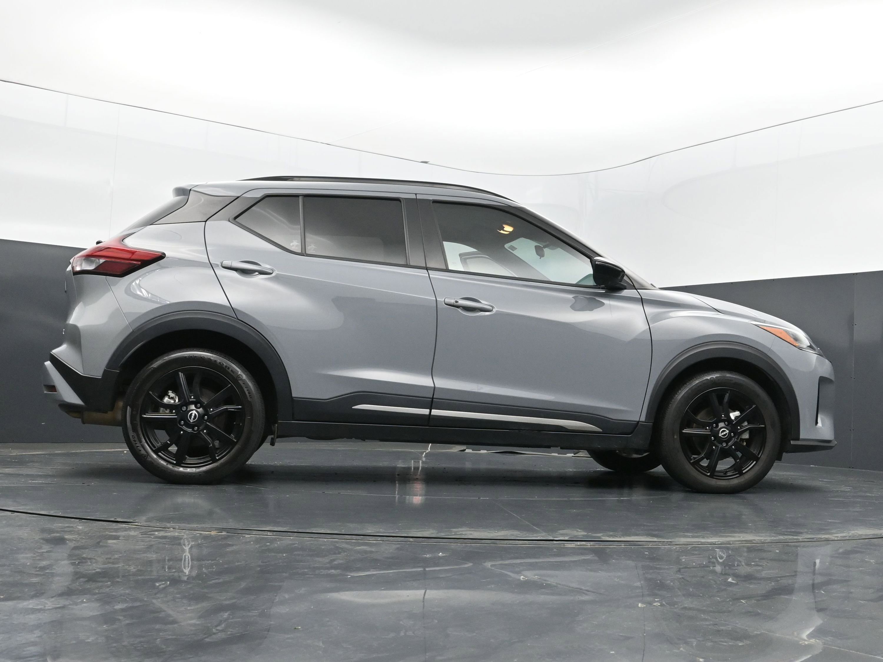 Used 2023 Nissan Kicks SR w/ SR Premium Package image 40