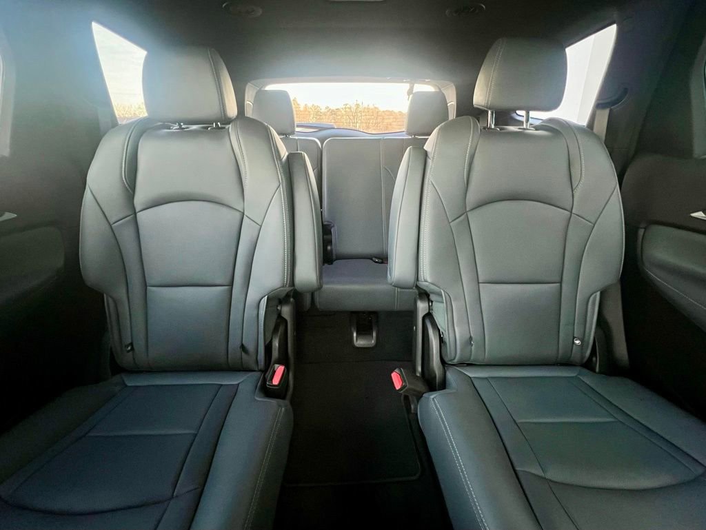 Used 2023 Buick Enclave Essence w/ Experience Buick Package image 11