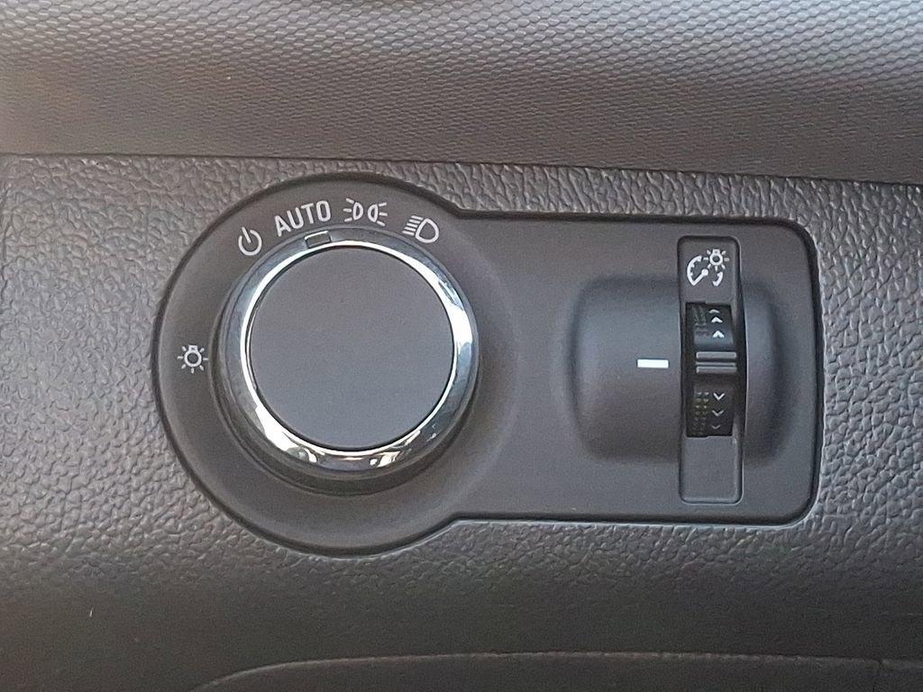 Used 2015 Chevrolet Sonic LT image 23