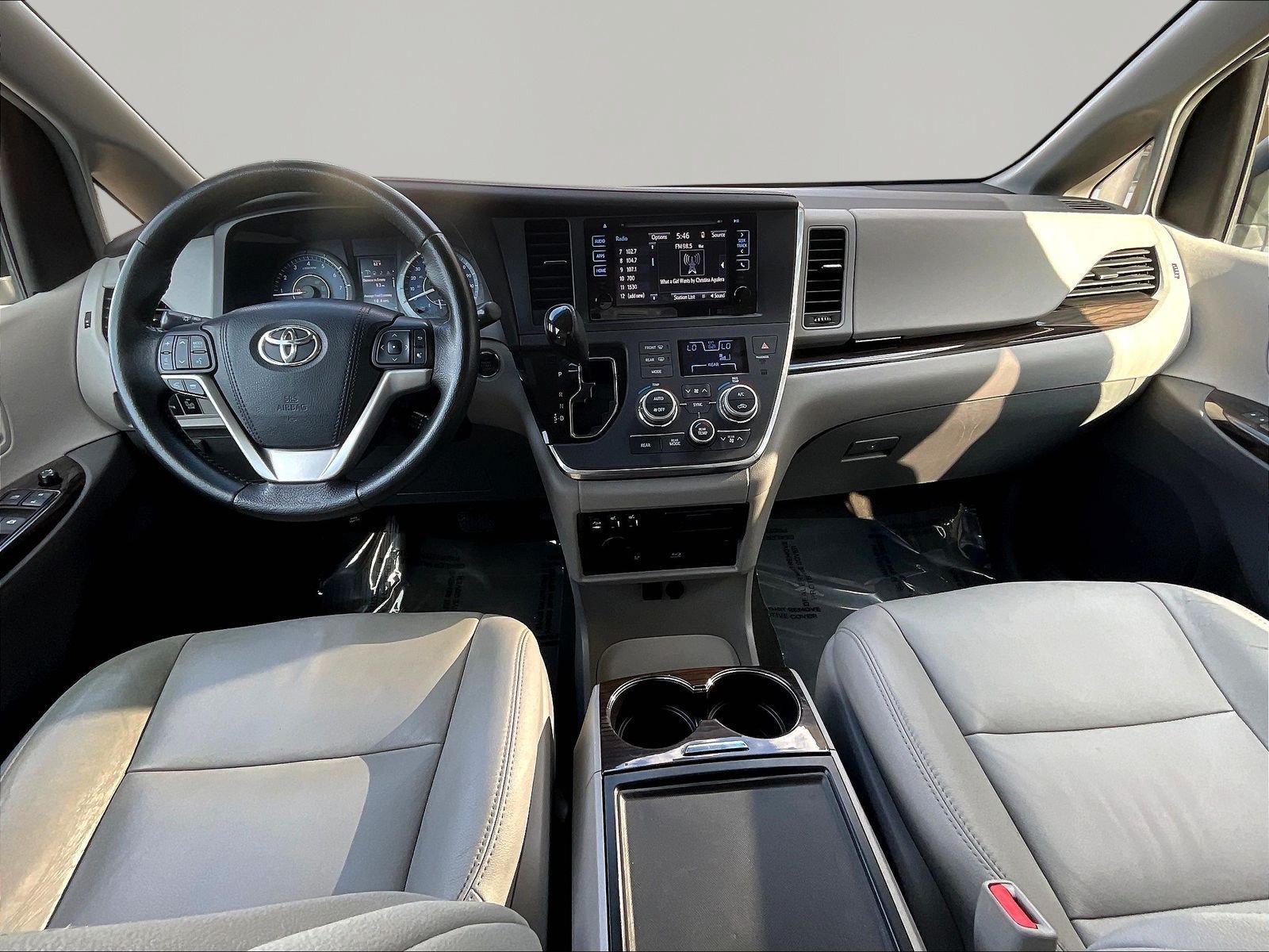 Used 2015 Toyota Sienna XLE Premium FWD image 7