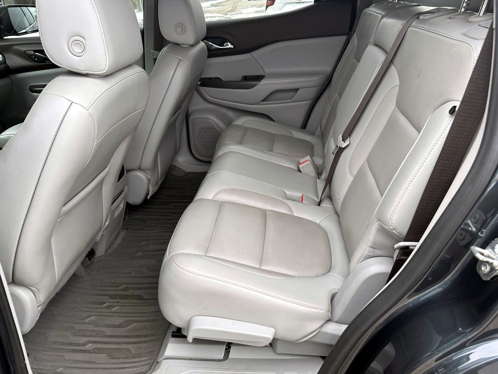 Used 2019 GMC Acadia SLT image 11