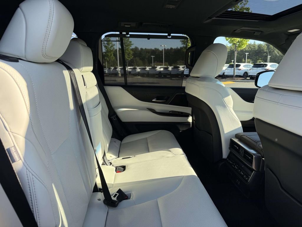 Used 2025 Lexus LX 600 4WD w/ Accessory Package (2T) image 15
