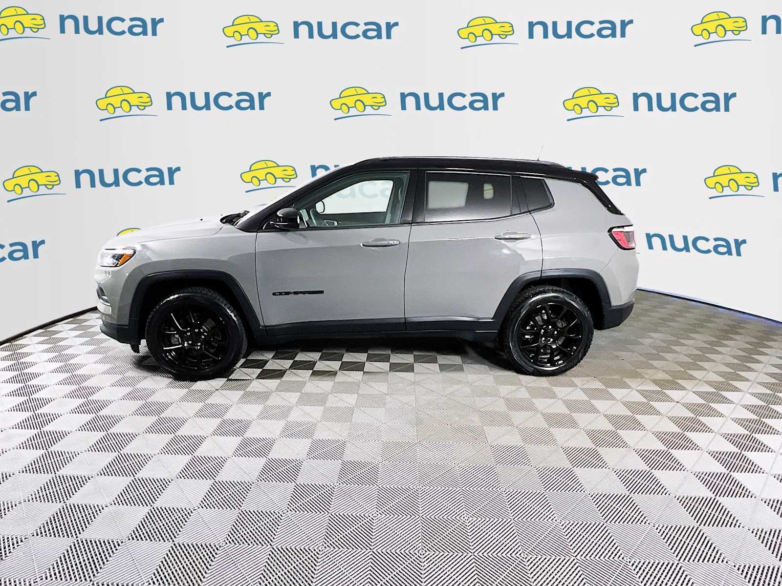 Used 2023 Jeep Compass Latitude AWD/4WD image 4
